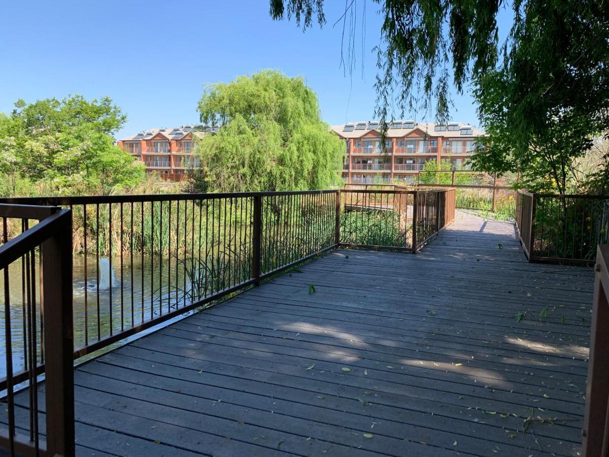 Or Tambo Self Catering Apartments, The Willows Boksburg Εξωτερικό φωτογραφία