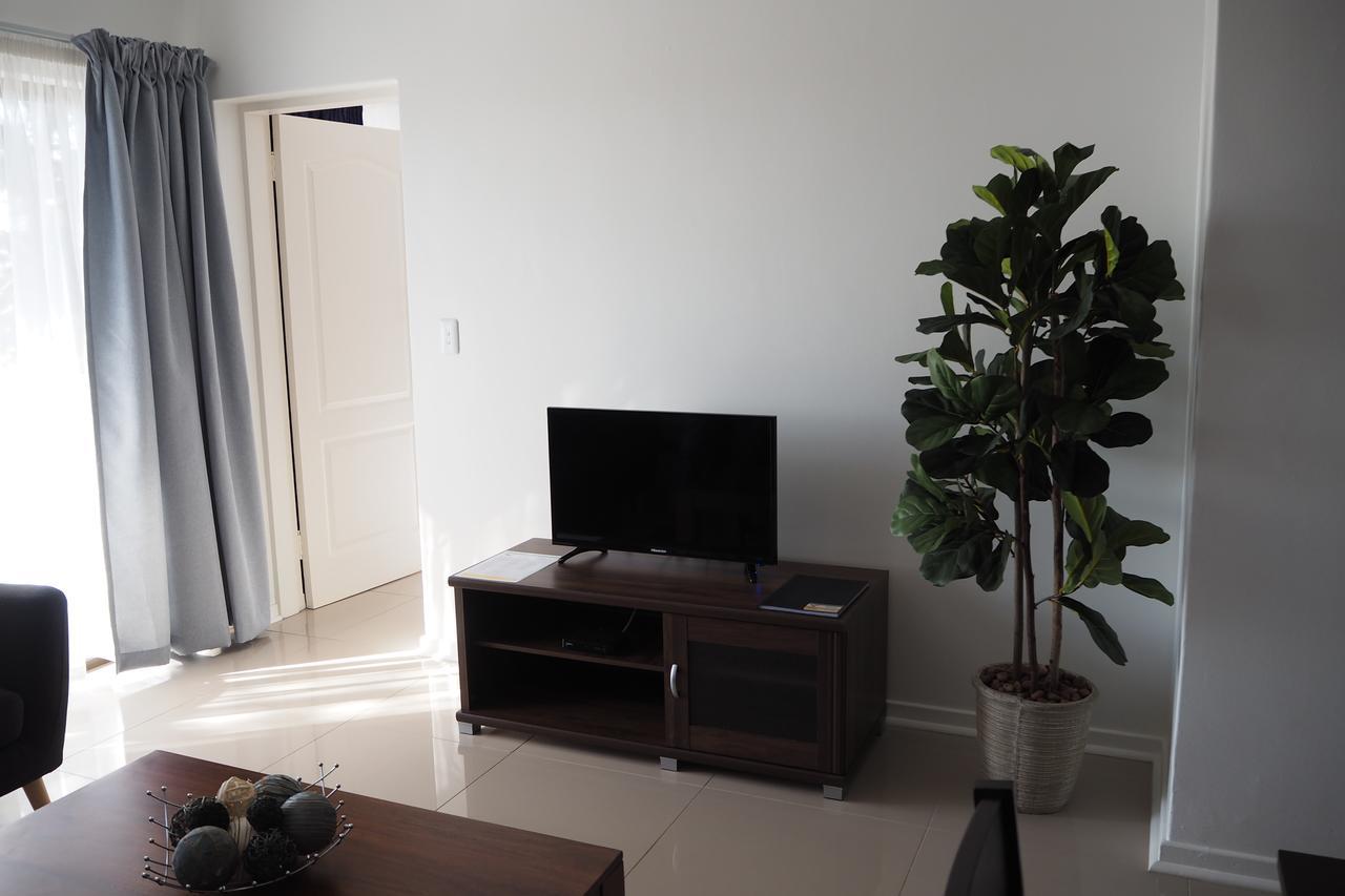 Or Tambo Self Catering Apartments, The Willows Boksburg Εξωτερικό φωτογραφία
