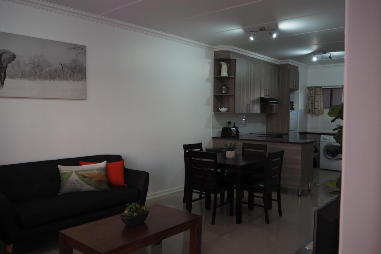 Or Tambo Self Catering Apartments, The Willows Boksburg Εξωτερικό φωτογραφία