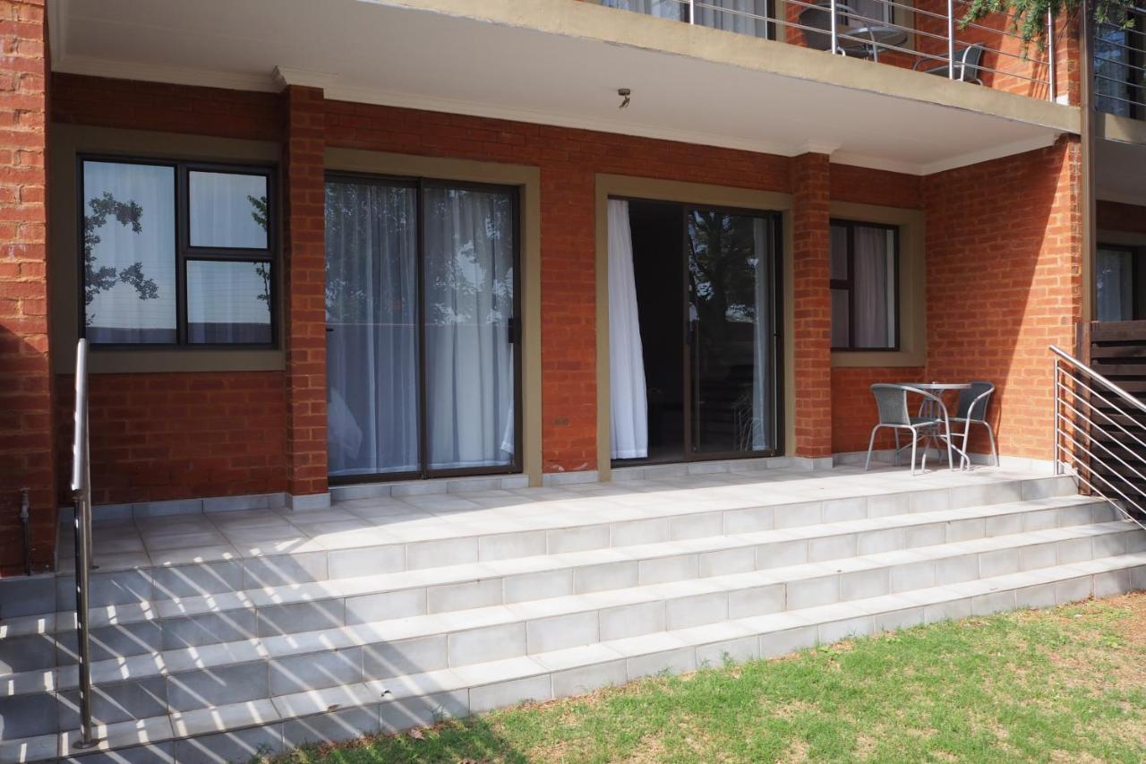 Or Tambo Self Catering Apartments, The Willows Boksburg Εξωτερικό φωτογραφία