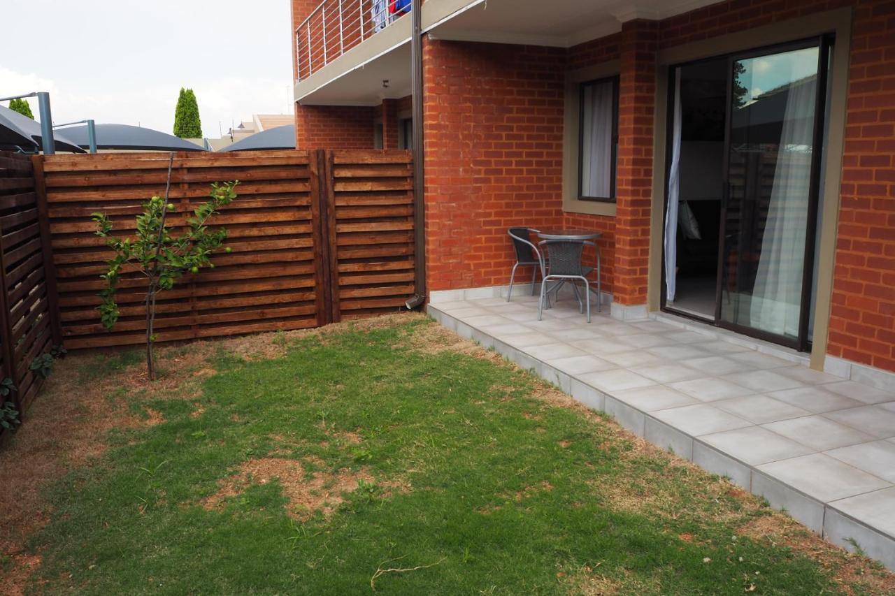 Or Tambo Self Catering Apartments, The Willows Boksburg Εξωτερικό φωτογραφία
