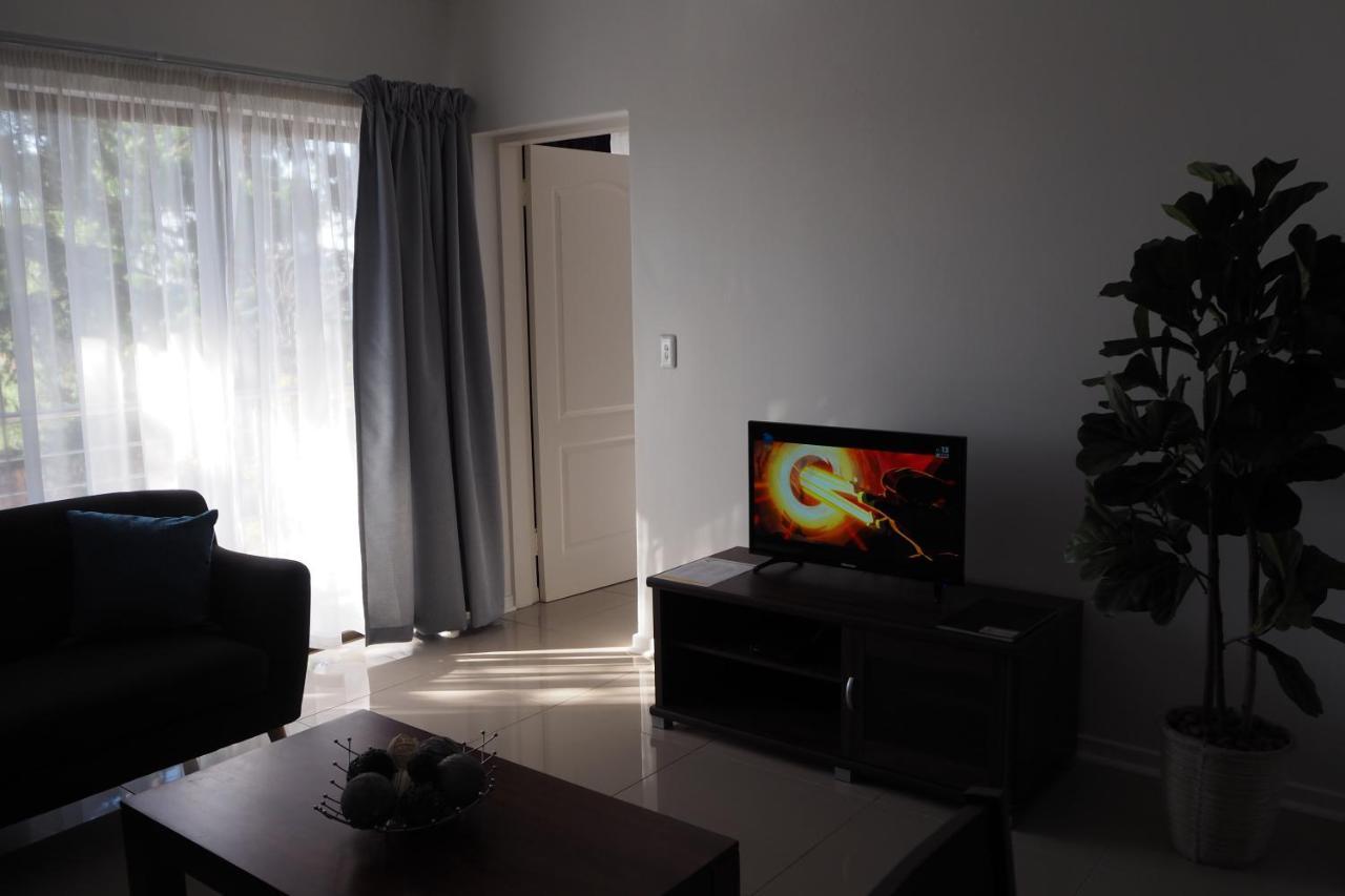 Or Tambo Self Catering Apartments, The Willows Boksburg Εξωτερικό φωτογραφία