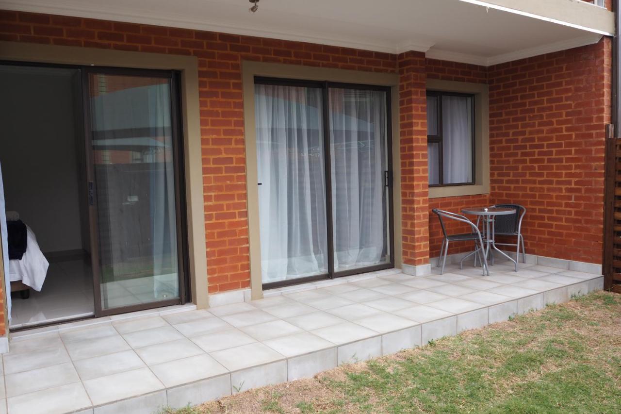 Or Tambo Self Catering Apartments, The Willows Boksburg Εξωτερικό φωτογραφία