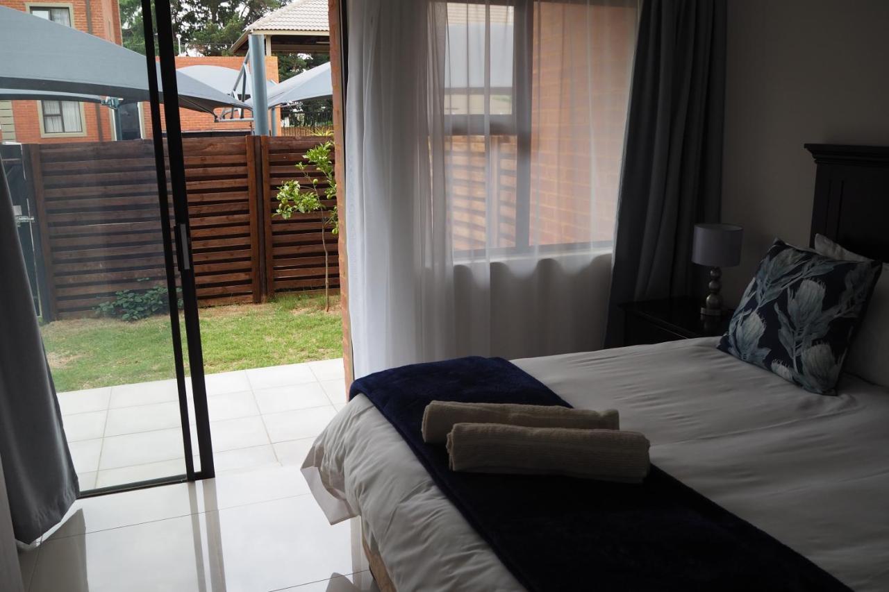 Or Tambo Self Catering Apartments, The Willows Boksburg Εξωτερικό φωτογραφία