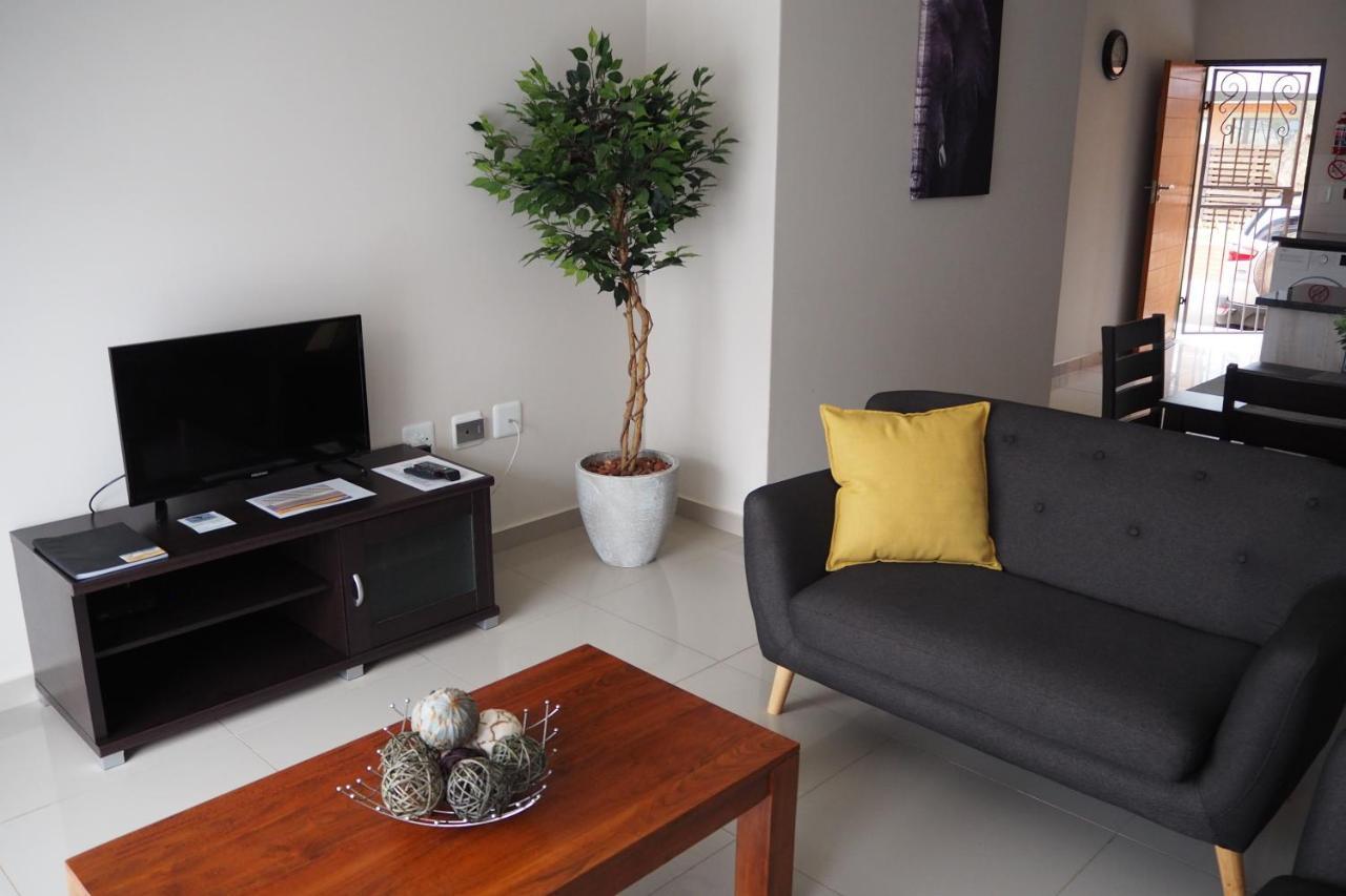 Or Tambo Self Catering Apartments, The Willows Boksburg Εξωτερικό φωτογραφία