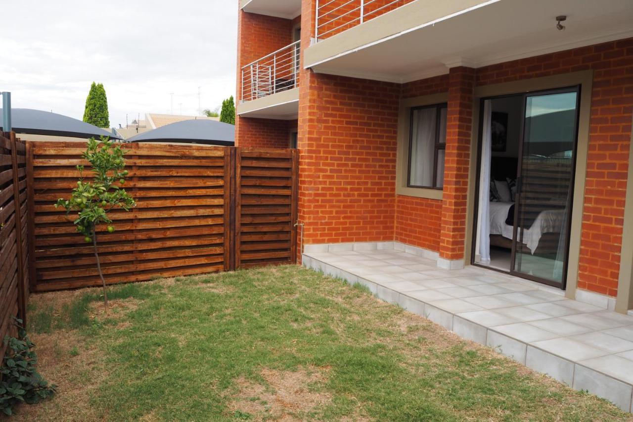 Or Tambo Self Catering Apartments, The Willows Boksburg Εξωτερικό φωτογραφία