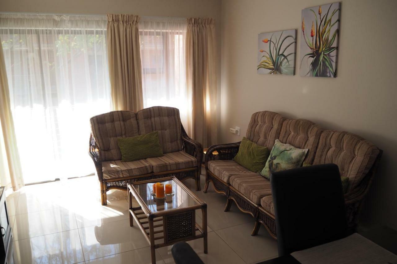 Or Tambo Self Catering Apartments, The Willows Boksburg Εξωτερικό φωτογραφία