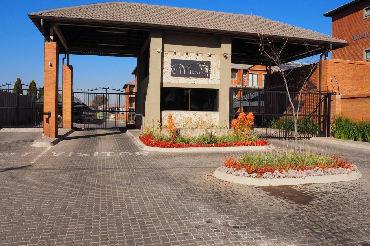 Or Tambo Self Catering Apartments, The Willows Boksburg Εξωτερικό φωτογραφία
