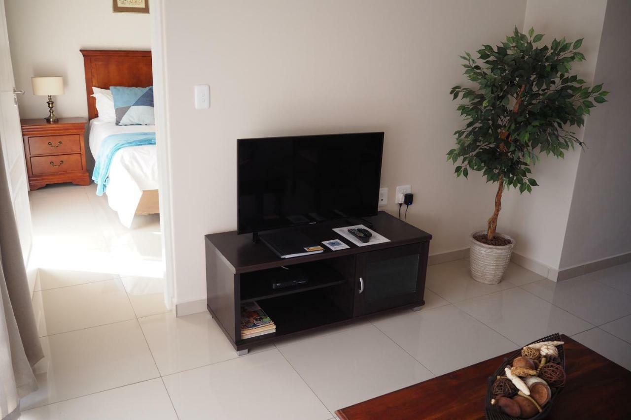 Or Tambo Self Catering Apartments, The Willows Boksburg Εξωτερικό φωτογραφία